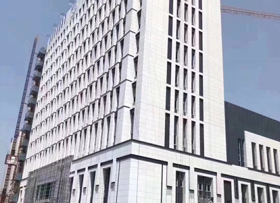 芝麻白花岗岩外墙.jpg